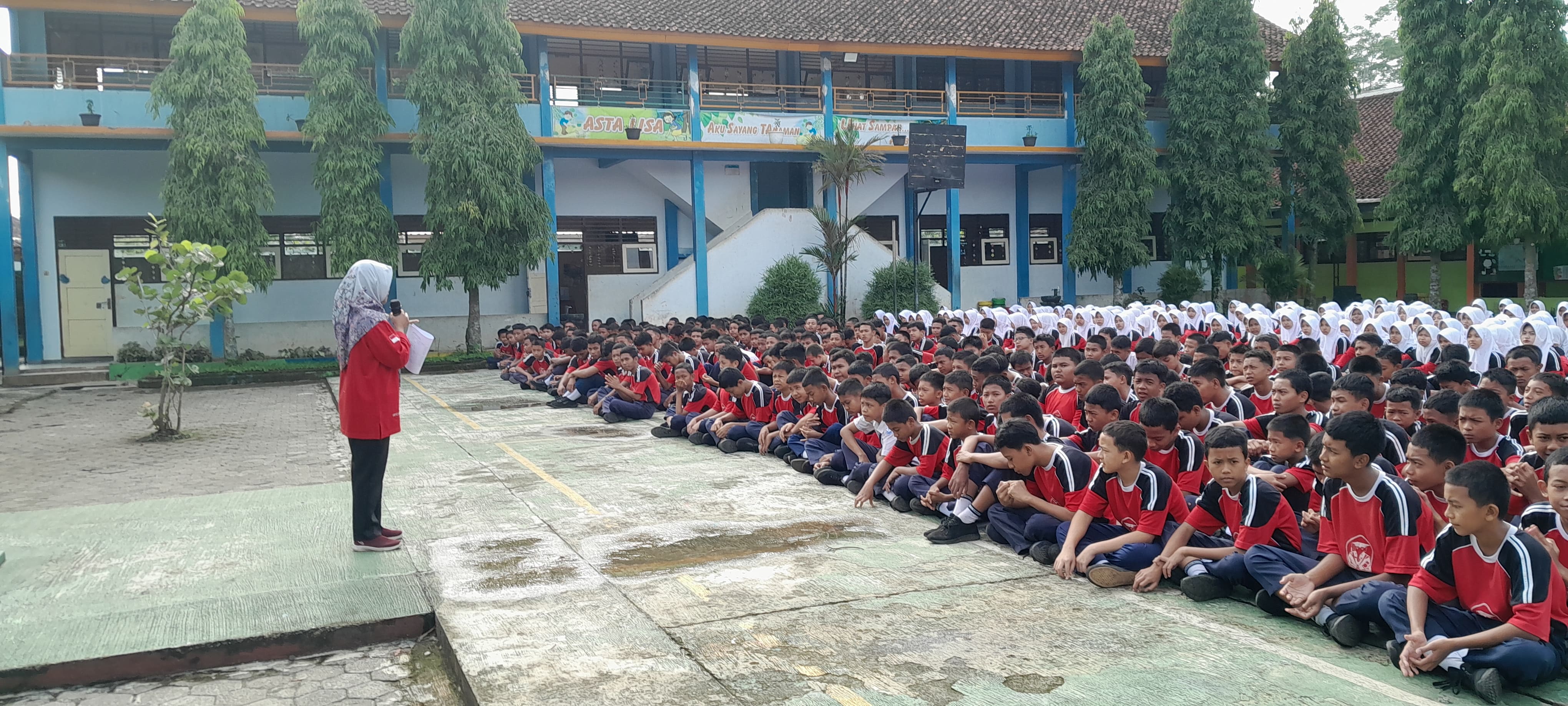 Sosialisasi layanan sirkulasi pada buku paket kepada siswa setiap tahunnya